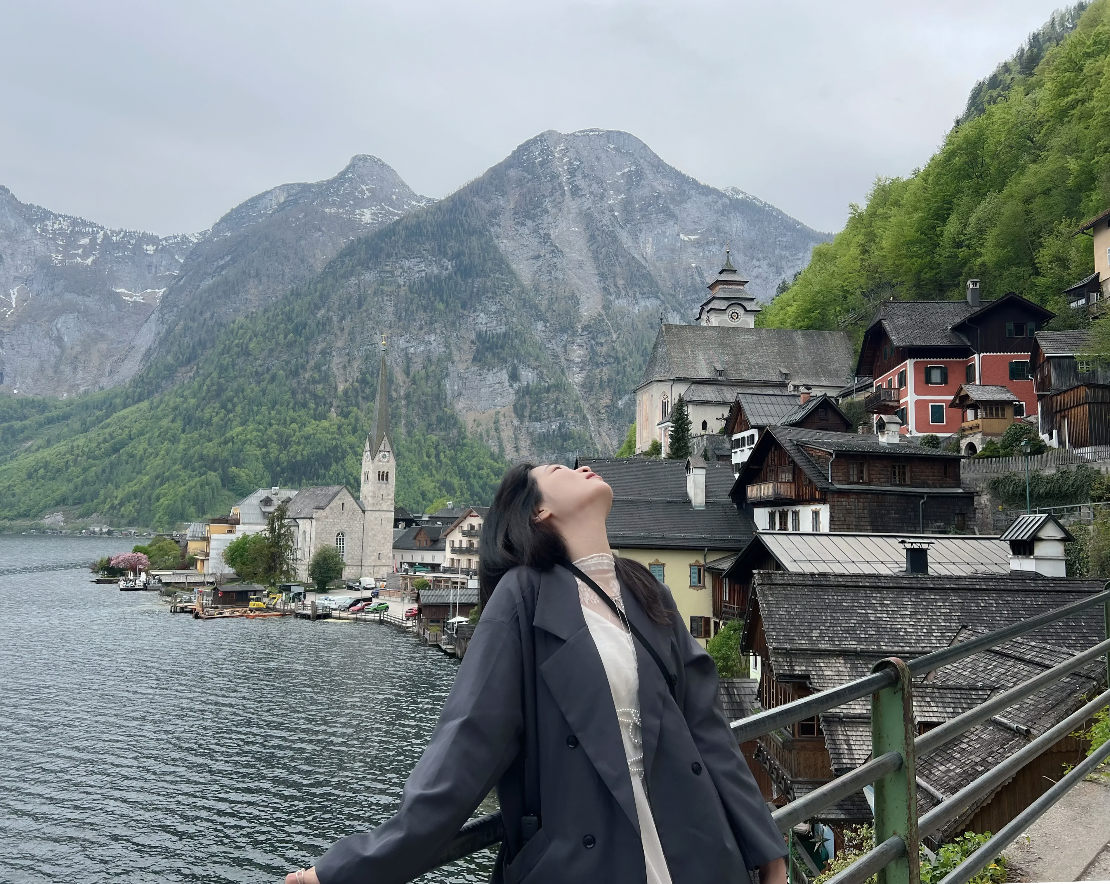 奧地利哈修塔特的山湖風景